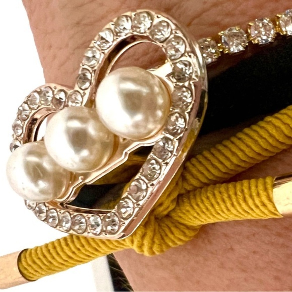 Elegant Gold and Pearl Heart Bracelet
